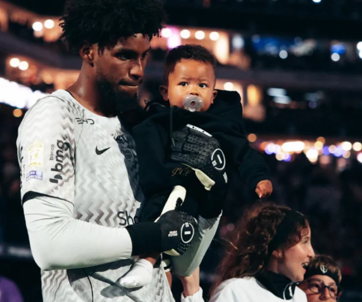 Imagem de capa - Thiaguinho se emociona com gesto de Hugo Souza com seu filho